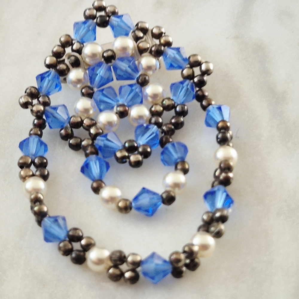 Blue and Silver Beaded Handmade brooch - Picture 5 of 10